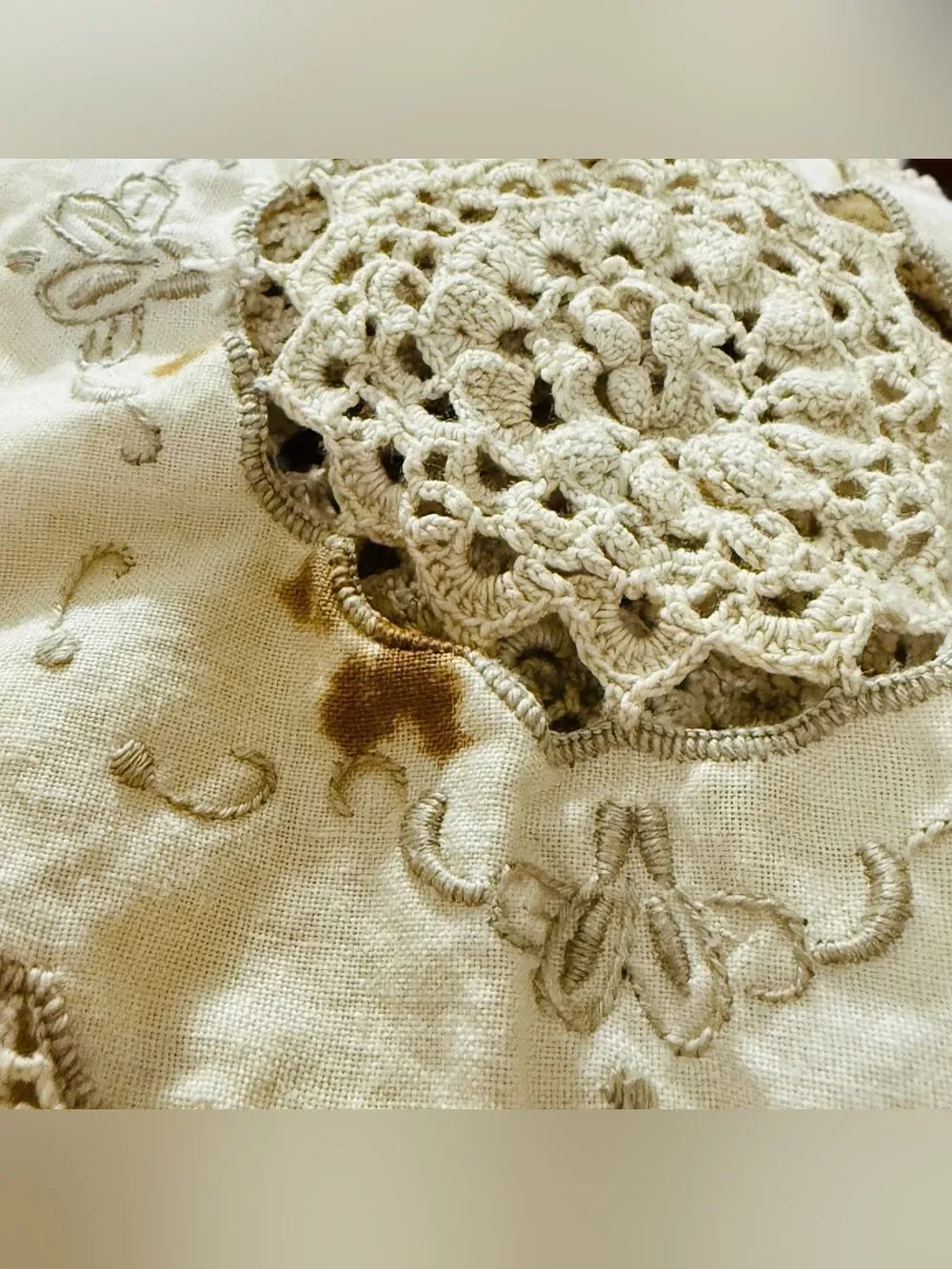 Vintage 1970’s Handmade Crocheted Embroidered Linen Tablecloth Lace Medallions